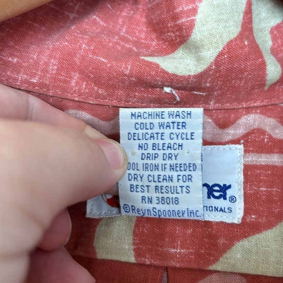 Reyn Spooner Men’s Vintage Hawaiian Shirt - Picture 4 of 4